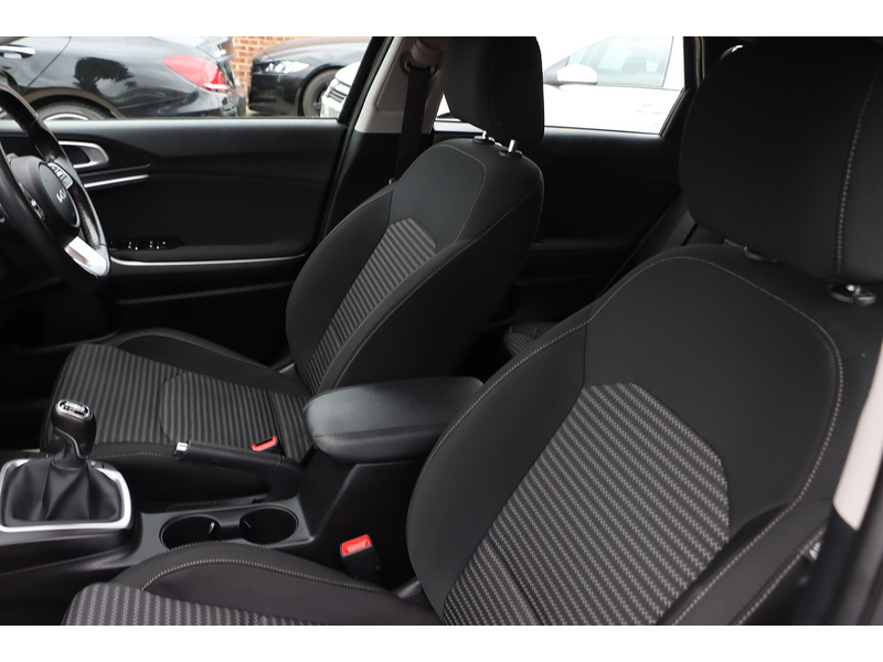 Kia 1.0 T-GDI 2 SPORTSWAGON 5DR PETROL MANUAL SAT NAV BLUETOOTH DAB STEREO APPLE CARPLAY REAR CAMERA JUST 1 OWNER FROM NEW ONLY 56000 MILES FSH 5 SERVICES 72-74 Mitcham Road