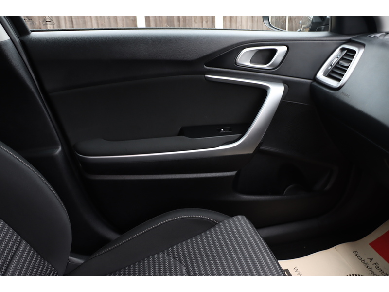 Kia 1.0 T-GDI 2 SPORTSWAGON 5DR PETROL MANUAL SAT NAV BLUETOOTH DAB STEREO APPLE CARPLAY REAR CAMERA JUST 1 OWNER FROM NEW ONLY 56000 MILES FSH 5 SERVICES 72-74 Mitcham Road