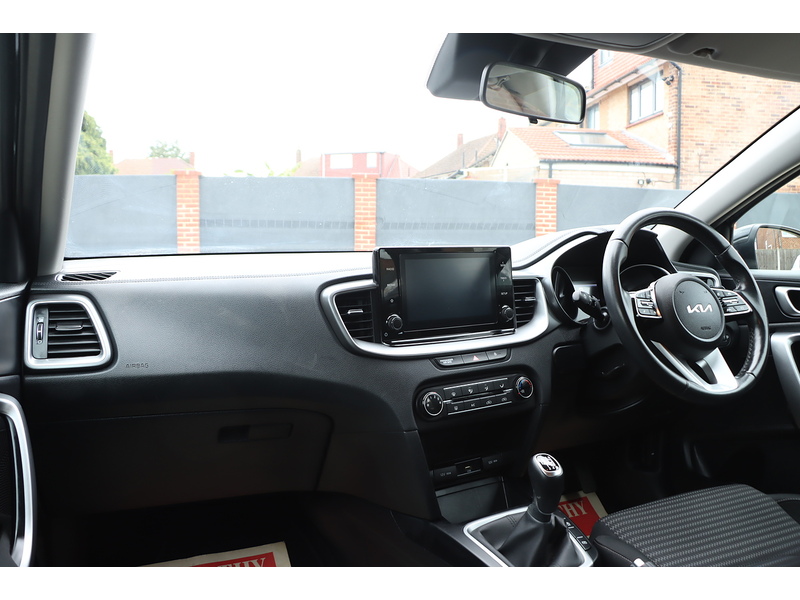 Kia 1.0 T-GDI 2 SPORTSWAGON 5DR PETROL MANUAL SAT NAV BLUETOOTH DAB STEREO APPLE CARPLAY REAR CAMERA JUST 1 OWNER FROM NEW ONLY 56000 MILES FSH 5 SERVICES 72-74 Mitcham Road