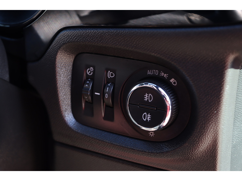 Vauxhall 1.2 GS HATCHBACK 5DR PETROL MANUAL SAT NAV BLUETOOTH DAB STEREO APPLE CARPLAY PARKING AIDS JUST 1 OWNER FROM NEW ONLY 23000 MILES SH NO ULEZ CHARGE 72-74 Mitcham Road