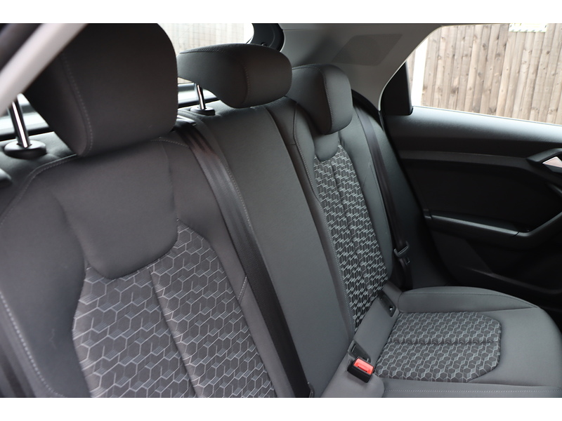 Audi 1.0 TFSI 25 SPORT SPORTBACK 5DR PETROL MANUAL SAT NAV BLUETOOTH DAB STEREO APPLE CARPLAY USB INPUT PARKING AIDS ONLY 9000 MILES SH NO ULEZ CHARGE 72-74 Mitcham Road