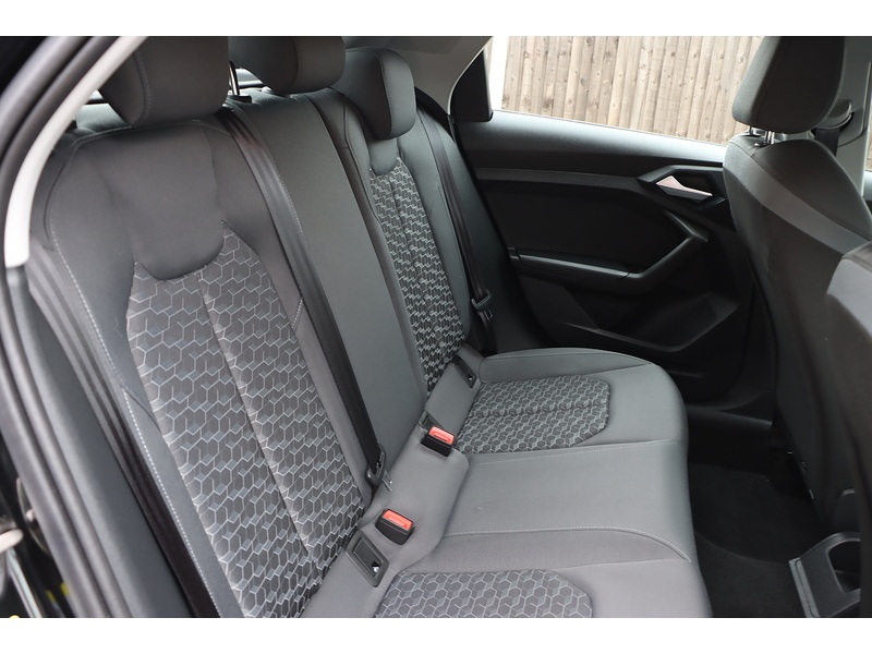 Audi 1.0 TFSI 25 SPORT SPORTBACK 5DR PETROL MANUAL SAT NAV BLUETOOTH DAB STEREO APPLE CARPLAY USB INPUT PARKING AIDS ONLY 9000 MILES SH NO ULEZ CHARGE 72-74 Mitcham Road