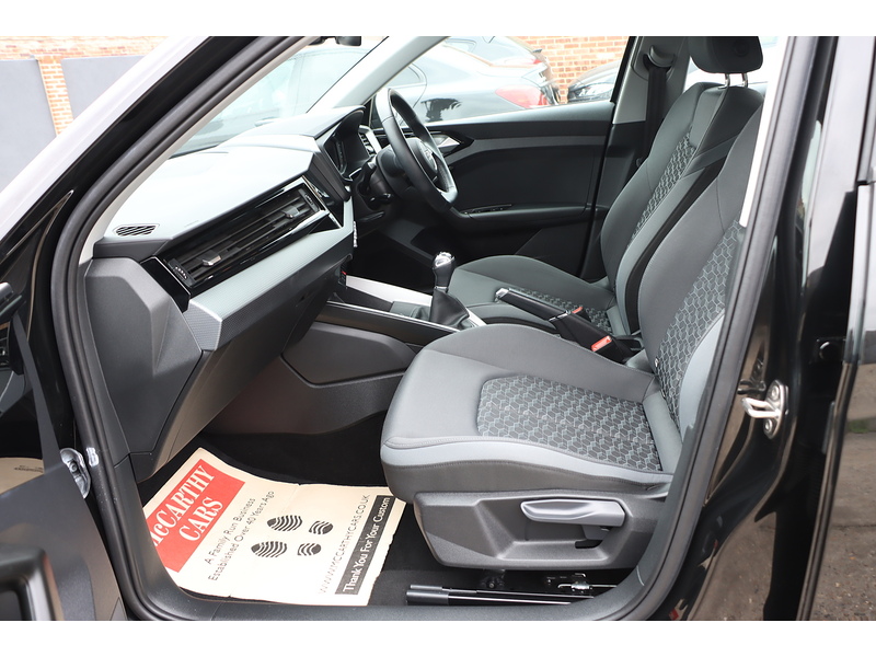 Audi 1.0 TFSI 25 SPORT SPORTBACK 5DR PETROL MANUAL SAT NAV BLUETOOTH DAB STEREO APPLE CARPLAY USB INPUT PARKING AIDS ONLY 9000 MILES SH NO ULEZ CHARGE 72-74 Mitcham Road