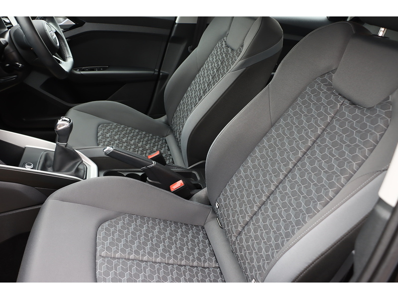 Audi 1.0 TFSI 25 SPORT SPORTBACK 5DR PETROL MANUAL SAT NAV BLUETOOTH DAB STEREO APPLE CARPLAY USB INPUT PARKING AIDS ONLY 9000 MILES SH NO ULEZ CHARGE 72-74 Mitcham Road