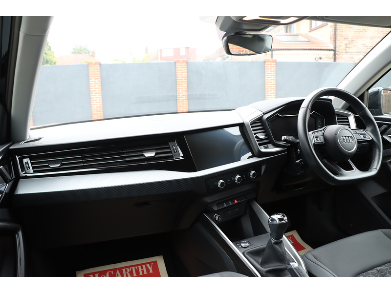 Audi 1.0 TFSI 25 SPORT SPORTBACK 5DR PETROL MANUAL SAT NAV BLUETOOTH DAB STEREO APPLE CARPLAY USB INPUT PARKING AIDS ONLY 9000 MILES SH NO ULEZ CHARGE 72-74 Mitcham Road