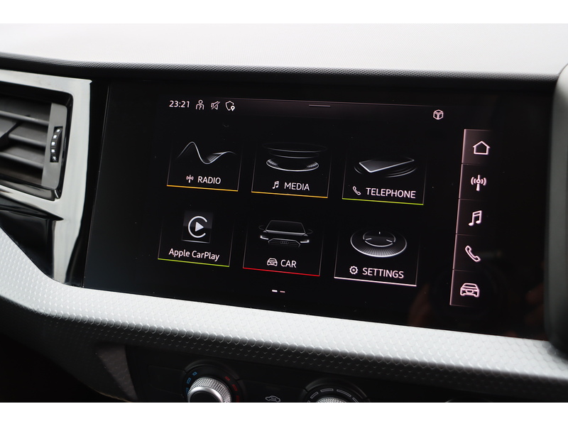 Audi 1.0 TFSI 25 SPORT SPORTBACK 5DR PETROL MANUAL SAT NAV BLUETOOTH DAB STEREO APPLE CARPLAY USB INPUT PARKING AIDS ONLY 9000 MILES SH NO ULEZ CHARGE 72-74 Mitcham Road