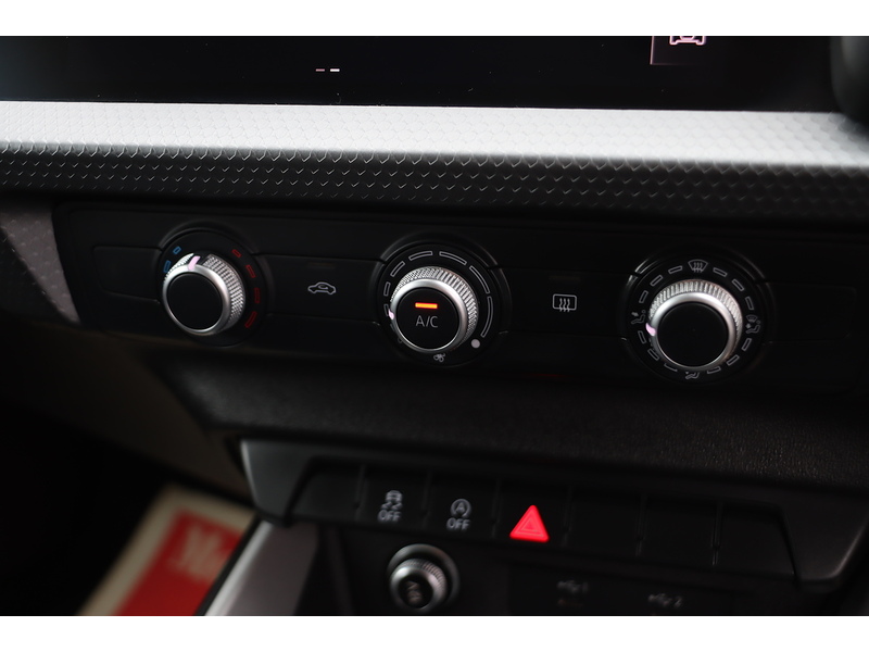 Audi 1.0 TFSI 25 SPORT SPORTBACK 5DR PETROL MANUAL SAT NAV BLUETOOTH DAB STEREO APPLE CARPLAY USB INPUT PARKING AIDS ONLY 9000 MILES SH NO ULEZ CHARGE 72-74 Mitcham Road