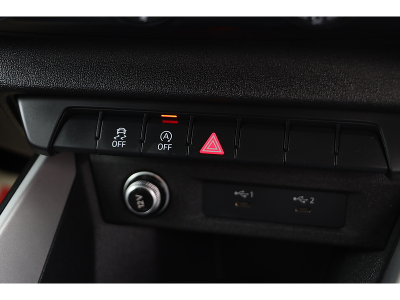 Audi 1.0 TFSI 25 SPORT SPORTBACK 5DR PETROL MANUAL SAT NAV BLUETOOTH DAB STEREO APPLE CARPLAY USB INPUT PARKING AIDS ONLY 9000 MILES SH NO ULEZ CHARGE 72-74 Mitcham Road