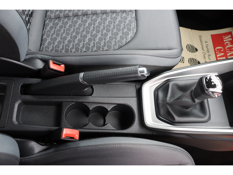 Audi 1.0 TFSI 25 SPORT SPORTBACK 5DR PETROL MANUAL SAT NAV BLUETOOTH DAB STEREO APPLE CARPLAY USB INPUT PARKING AIDS ONLY 9000 MILES SH NO ULEZ CHARGE 72-74 Mitcham Road