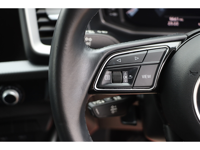 Audi 1.0 TFSI 25 SPORT SPORTBACK 5DR PETROL MANUAL SAT NAV BLUETOOTH DAB STEREO APPLE CARPLAY USB INPUT PARKING AIDS ONLY 9000 MILES SH NO ULEZ CHARGE 72-74 Mitcham Road