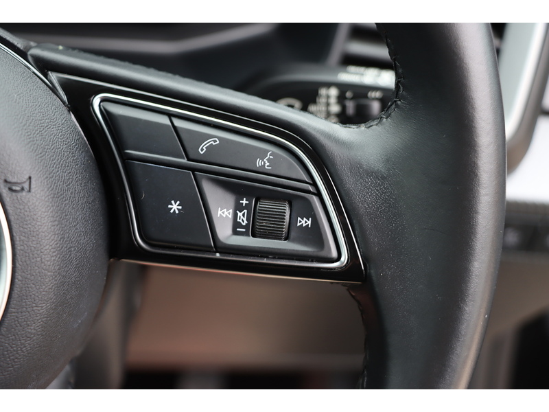 Audi 1.0 TFSI 25 SPORT SPORTBACK 5DR PETROL MANUAL SAT NAV BLUETOOTH DAB STEREO APPLE CARPLAY USB INPUT PARKING AIDS ONLY 9000 MILES SH NO ULEZ CHARGE 72-74 Mitcham Road