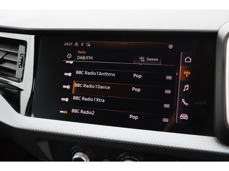 Audi 1.0 TFSI 25 SPORT SPORTBACK 5DR PETROL MANUAL SAT NAV BLUETOOTH DAB STEREO APPLE CARPLAY USB INPUT PARKING AIDS ONLY 9000 MILES SH NO ULEZ CHARGE 72-74 Mitcham Road