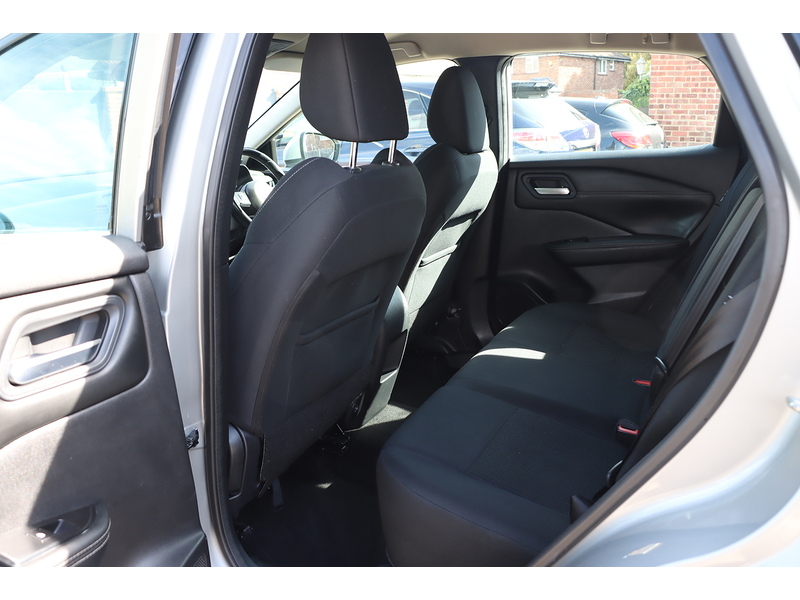 Nissan 1.3 DIG-T MHEV ACENTA PREMIUM SUV 5DR PETROL HYBRID MANUAL SAT NAV BLUETOOTH DAB STEREO APPLE CARPLAY REAR CAMERA PARKING AIDS 1 OWNER 70000 MILES FSH 72-74 Mitcham Road