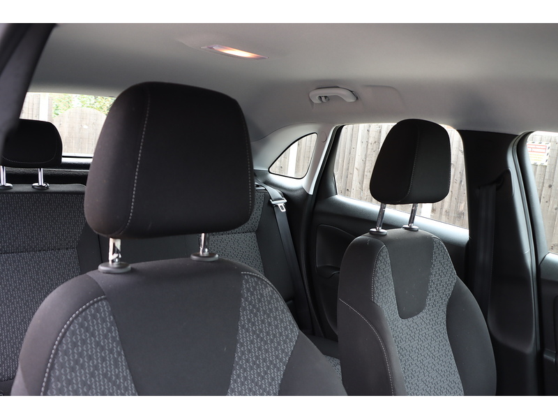 Vauxhall 1.2 TURBO DESIGN SUV 5DR PETROL AUTO SAT NAV BLUETOOTH DAB STEREO APPLE CARPLAY ANDROID AUTO JUST 1 OWNER FROM NEW ONLY 22000 MILES FSH NO ULEZ CHARGE 72-74 Mitcham Road