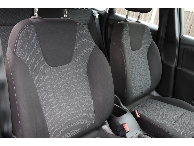 Vauxhall 1.2 TURBO DESIGN SUV 5DR PETROL AUTO SAT NAV BLUETOOTH DAB STEREO APPLE CARPLAY ANDROID AUTO JUST 1 OWNER FROM NEW ONLY 22000 MILES FSH NO ULEZ CHARGE 72-74 Mitcham Road