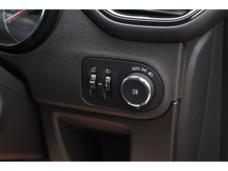 Vauxhall 1.2 TURBO DESIGN SUV 5DR PETROL AUTO SAT NAV BLUETOOTH DAB STEREO APPLE CARPLAY ANDROID AUTO JUST 1 OWNER FROM NEW ONLY 22000 MILES FSH NO ULEZ CHARGE 72-74 Mitcham Road