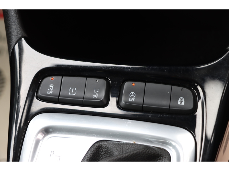 Vauxhall 1.2 TURBO DESIGN SUV 5DR PETROL AUTO SAT NAV BLUETOOTH DAB STEREO APPLE CARPLAY ANDROID AUTO JUST 1 OWNER FROM NEW ONLY 22000 MILES FSH NO ULEZ CHARGE 72-74 Mitcham Road