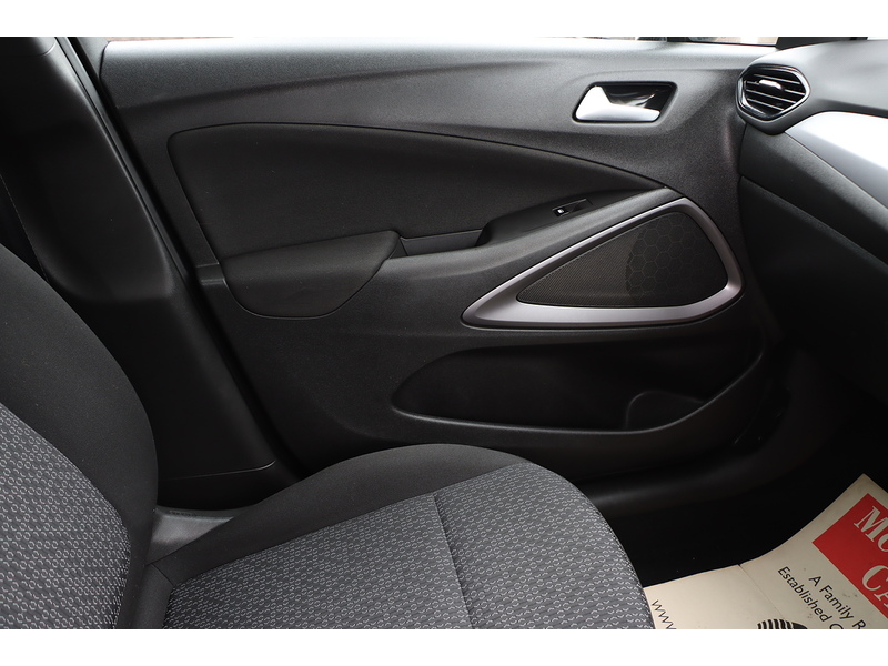 Vauxhall 1.2 TURBO DESIGN SUV 5DR PETROL AUTO SAT NAV BLUETOOTH DAB STEREO APPLE CARPLAY ANDROID AUTO JUST 1 OWNER FROM NEW ONLY 22000 MILES FSH NO ULEZ CHARGE 72-74 Mitcham Road