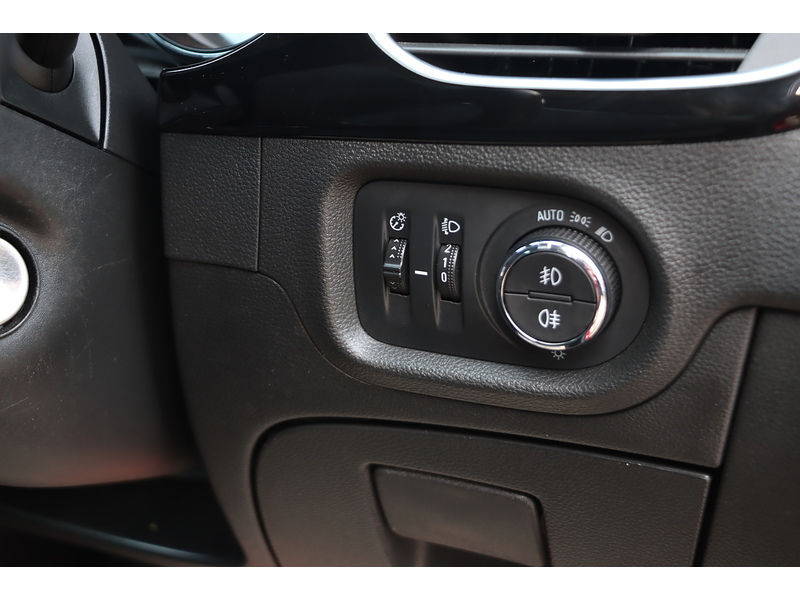 Vauxhall 1.2 TURBO GRIFFIN EDITION HATCHBACK 5DR PETROL MANUAL HEATED SEATS SATNAV BLUETOOTH DAB STEREO APPLE CARPLAY PARKING AIDS JUST 1 OWNER 32000 MILES FSH 72-74 Mitcham Road