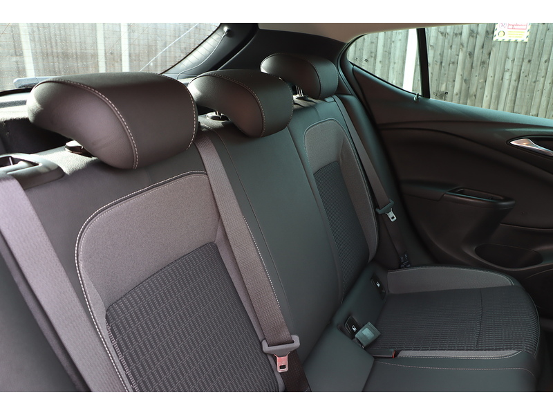 Vauxhall 1.2 TURBO GRIFFIN EDITION HATCHBACK 5DR PETROL MANUAL HEATED SEATS SATNAV BLUETOOTH DAB STEREO APPLE CARPLAY PARKING AIDS JUST 1 OWNER 32000 MILES FSH 72-74 Mitcham Road