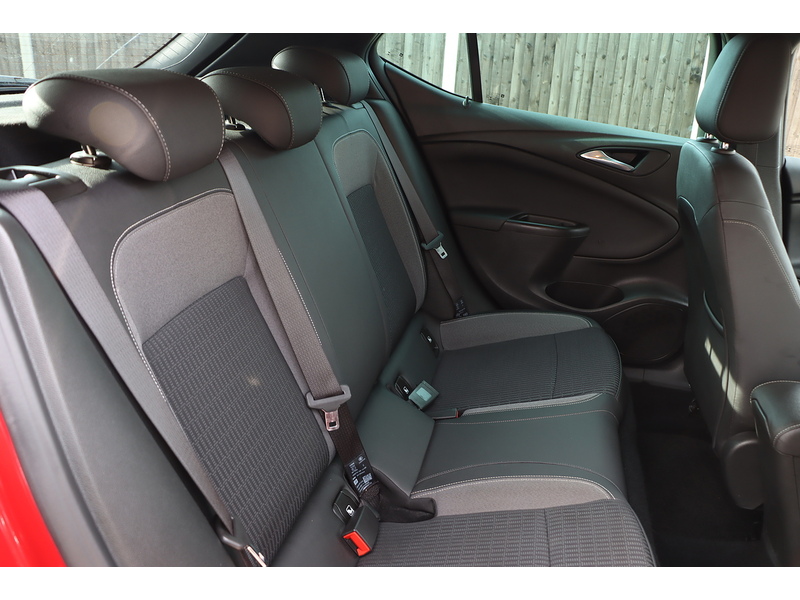 Vauxhall 1.2 TURBO GRIFFIN EDITION HATCHBACK 5DR PETROL MANUAL HEATED SEATS SATNAV BLUETOOTH DAB STEREO APPLE CARPLAY PARKING AIDS JUST 1 OWNER 32000 MILES FSH 72-74 Mitcham Road