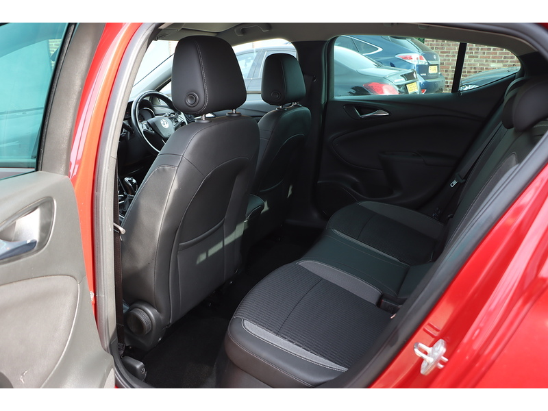 Vauxhall 1.2 TURBO GRIFFIN EDITION HATCHBACK 5DR PETROL MANUAL HEATED SEATS SATNAV BLUETOOTH DAB STEREO APPLE CARPLAY PARKING AIDS JUST 1 OWNER 32000 MILES FSH 72-74 Mitcham Road