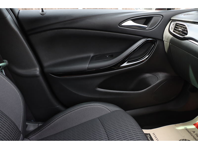 Vauxhall 1.2 TURBO GRIFFIN EDITION HATCHBACK 5DR PETROL MANUAL HEATED SEATS SATNAV BLUETOOTH DAB STEREO APPLE CARPLAY PARKING AIDS JUST 1 OWNER 32000 MILES FSH 72-74 Mitcham Road