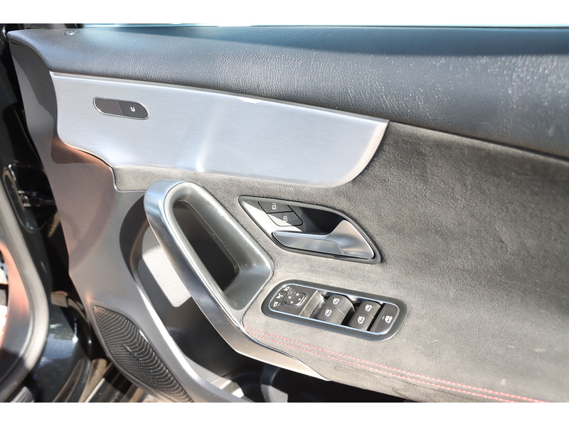 Mercedes-Benz A200 1.3 AMG LINE (PREMIUM) HATCHBACK 5DR PETROL 7G-DCT AUTO HEATED SEATS SATNAV BLUETOOTH DAB RADIO REAR CAMERA WITH PARKING AIDS ONLY 55000 MILES SH 72-74 Mitcham Road