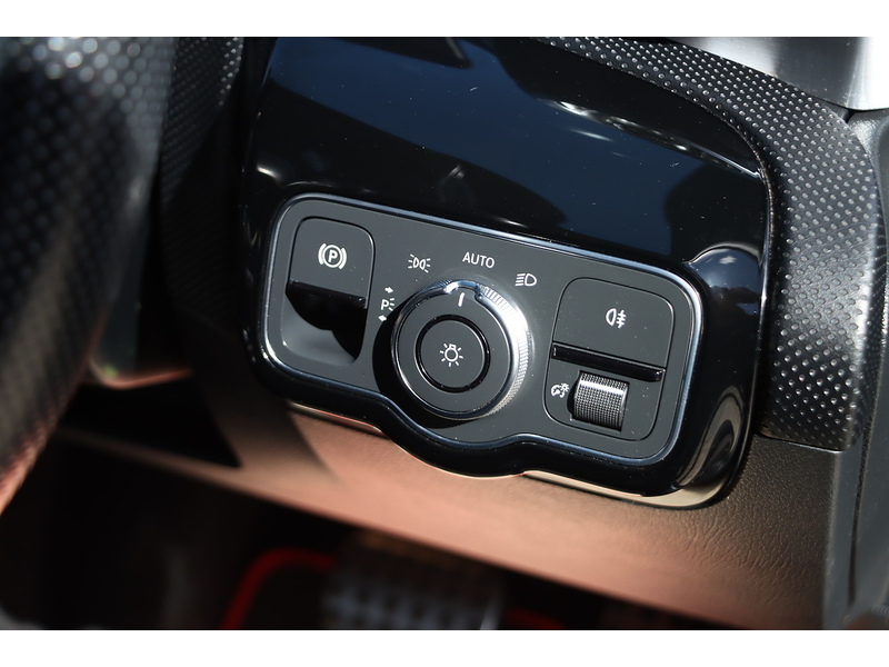 Mercedes-Benz A200 1.3 AMG LINE (PREMIUM) HATCHBACK 5DR PETROL 7G-DCT AUTO HEATED SEATS SATNAV BLUETOOTH DAB RADIO REAR CAMERA WITH PARKING AIDS ONLY 55000 MILES SH 72-74 Mitcham Road