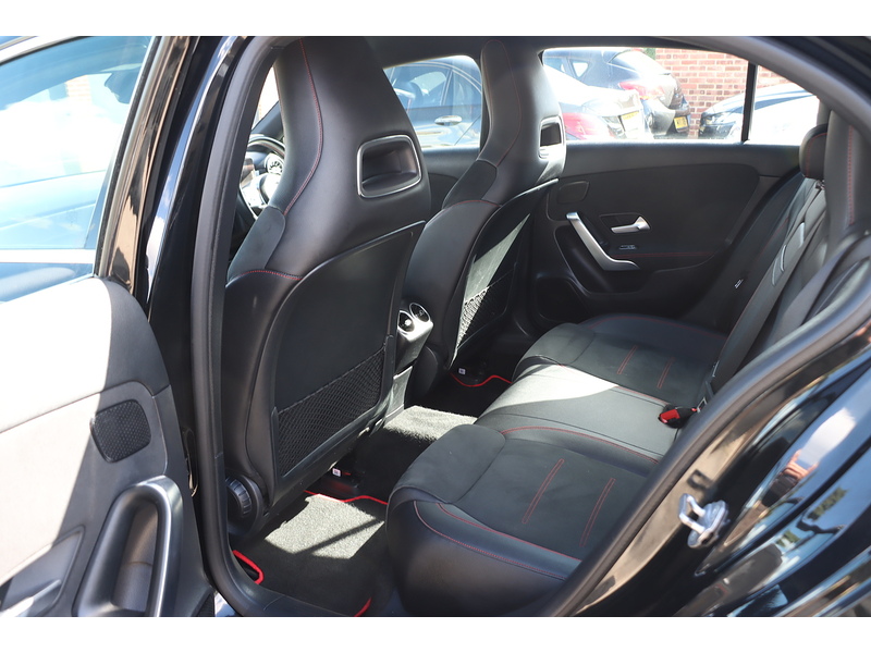 Mercedes-Benz A200 1.3 AMG LINE (PREMIUM) HATCHBACK 5DR PETROL 7G-DCT AUTO HEATED SEATS SATNAV BLUETOOTH DAB RADIO REAR CAMERA WITH PARKING AIDS ONLY 55000 MILES SH 72-74 Mitcham Road