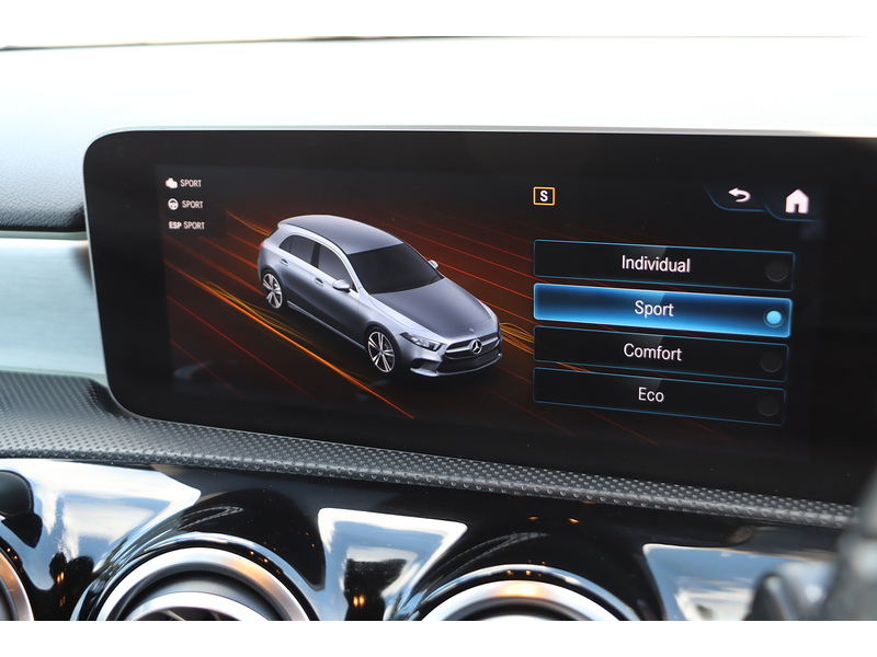 Mercedes-Benz A200 1.3 AMG LINE (PREMIUM) HATCHBACK 5DR PETROL 7G-DCT AUTO HEATED SEATS SATNAV BLUETOOTH DAB RADIO REAR CAMERA WITH PARKING AIDS ONLY 55000 MILES SH 72-74 Mitcham Road