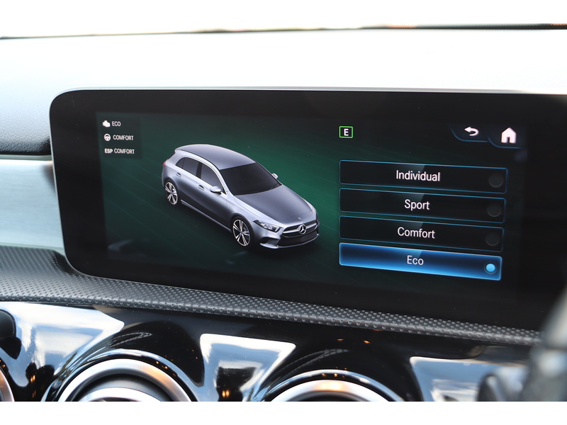 Mercedes-Benz A200 1.3 AMG LINE (PREMIUM) HATCHBACK 5DR PETROL 7G-DCT AUTO HEATED SEATS SATNAV BLUETOOTH DAB RADIO REAR CAMERA WITH PARKING AIDS ONLY 55000 MILES SH 72-74 Mitcham Road