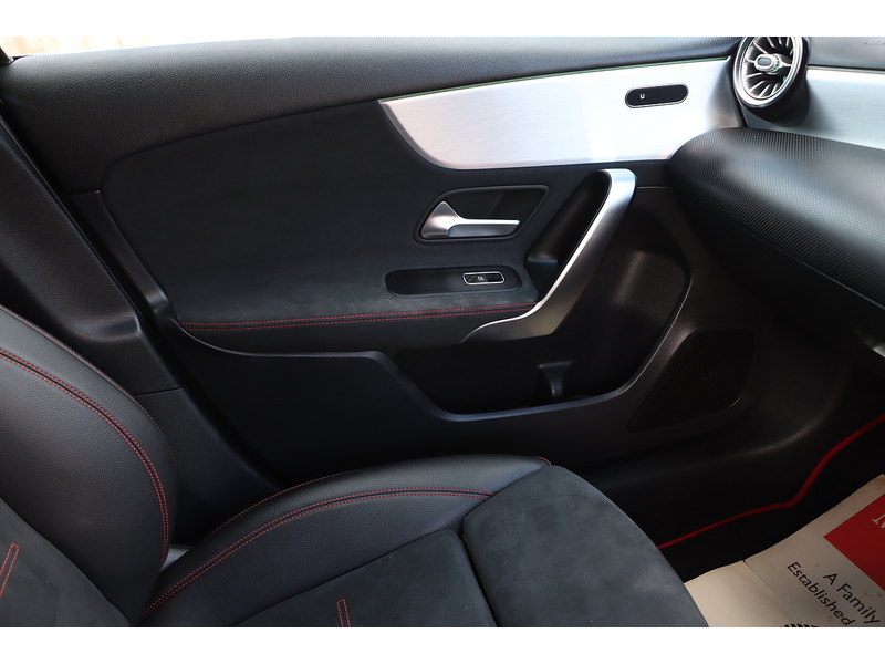 Mercedes-Benz A200 1.3 AMG LINE (PREMIUM) HATCHBACK 5DR PETROL 7G-DCT AUTO HEATED SEATS SATNAV BLUETOOTH DAB RADIO REAR CAMERA WITH PARKING AIDS ONLY 55000 MILES SH 72-74 Mitcham Road