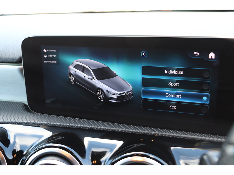 Mercedes-Benz A200 1.3 AMG LINE (PREMIUM) HATCHBACK 5DR PETROL 7G-DCT AUTO HEATED SEATS SATNAV BLUETOOTH DAB RADIO REAR CAMERA WITH PARKING AIDS ONLY 55000 MILES SH 72-74 Mitcham Road