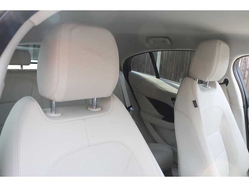 Jaguar 400 90KWH HSE SUV 5DR ELECTRIC 4WD AUTO HEATED SEATS SAT NAV BLUETOOTH DAB STEREO APPLE CARPLAY REAR CAMERA PARKING AIDS JUST 2 OWNERS 41000 MILES FSH 72-74 Mitcham Road