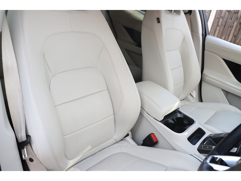 Jaguar 400 90KWH HSE SUV 5DR ELECTRIC 4WD AUTO HEATED SEATS SAT NAV BLUETOOTH DAB STEREO APPLE CARPLAY REAR CAMERA PARKING AIDS JUST 2 OWNERS 41000 MILES FSH 72-74 Mitcham Road