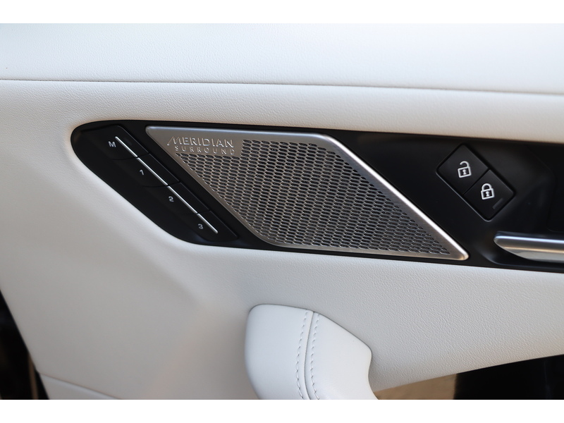 Jaguar 400 90KWH HSE SUV 5DR ELECTRIC 4WD AUTO HEATED SEATS SAT NAV BLUETOOTH DAB STEREO APPLE CARPLAY REAR CAMERA PARKING AIDS JUST 2 OWNERS 41000 MILES FSH 72-74 Mitcham Road