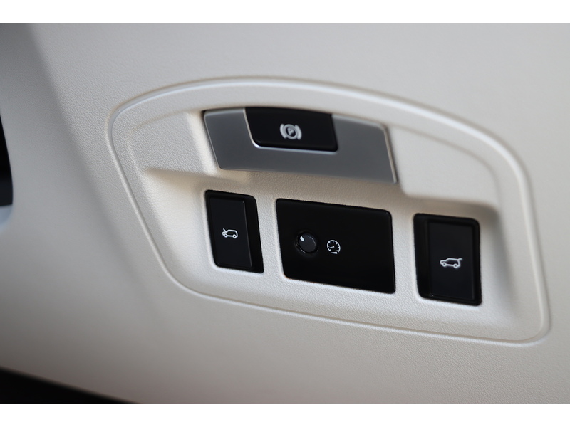 Jaguar 400 90KWH HSE SUV 5DR ELECTRIC 4WD AUTO HEATED SEATS SAT NAV BLUETOOTH DAB STEREO APPLE CARPLAY REAR CAMERA PARKING AIDS JUST 2 OWNERS 41000 MILES FSH 72-74 Mitcham Road