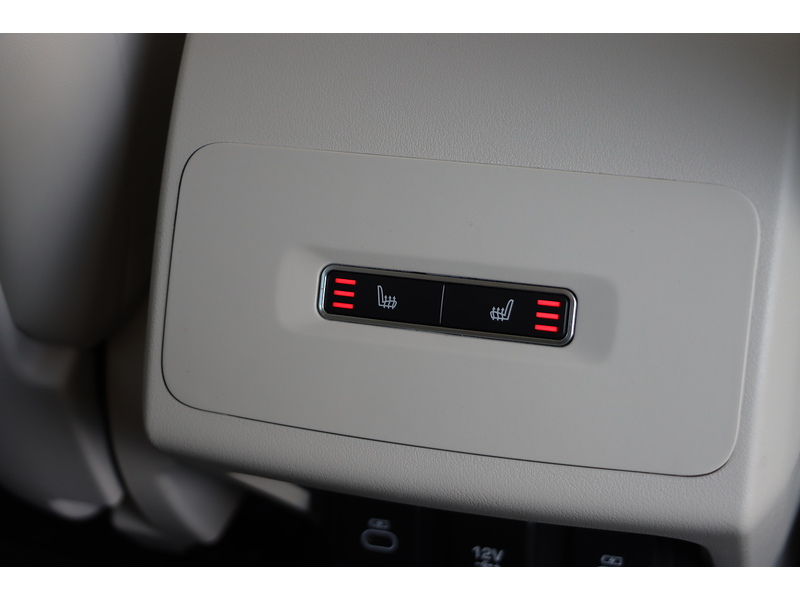 Jaguar 400 90KWH HSE SUV 5DR ELECTRIC 4WD AUTO HEATED SEATS SAT NAV BLUETOOTH DAB STEREO APPLE CARPLAY REAR CAMERA PARKING AIDS JUST 2 OWNERS 41000 MILES FSH 72-74 Mitcham Road