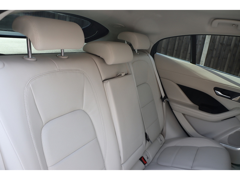 Jaguar 400 90KWH HSE SUV 5DR ELECTRIC 4WD AUTO HEATED SEATS SAT NAV BLUETOOTH DAB STEREO APPLE CARPLAY REAR CAMERA PARKING AIDS JUST 2 OWNERS 41000 MILES FSH 72-74 Mitcham Road