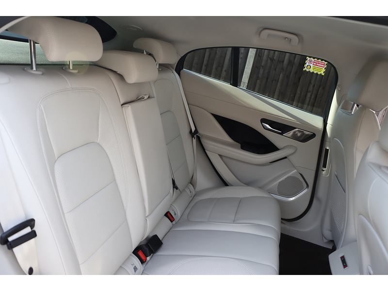 Jaguar 400 90KWH HSE SUV 5DR ELECTRIC 4WD AUTO HEATED SEATS SAT NAV BLUETOOTH DAB STEREO APPLE CARPLAY REAR CAMERA PARKING AIDS JUST 2 OWNERS 41000 MILES FSH 72-74 Mitcham Road