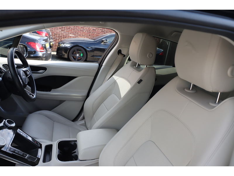 Jaguar 400 90KWH HSE SUV 5DR ELECTRIC 4WD AUTO HEATED SEATS SAT NAV BLUETOOTH DAB STEREO APPLE CARPLAY REAR CAMERA PARKING AIDS JUST 2 OWNERS 41000 MILES FSH 72-74 Mitcham Road