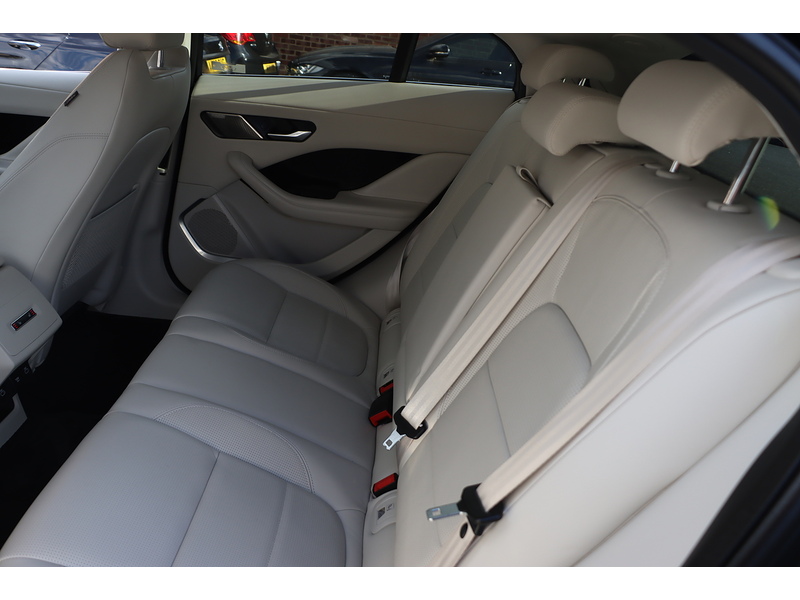 Jaguar 400 90KWH HSE SUV 5DR ELECTRIC 4WD AUTO HEATED SEATS SAT NAV BLUETOOTH DAB STEREO APPLE CARPLAY REAR CAMERA PARKING AIDS JUST 2 OWNERS 41000 MILES FSH 72-74 Mitcham Road