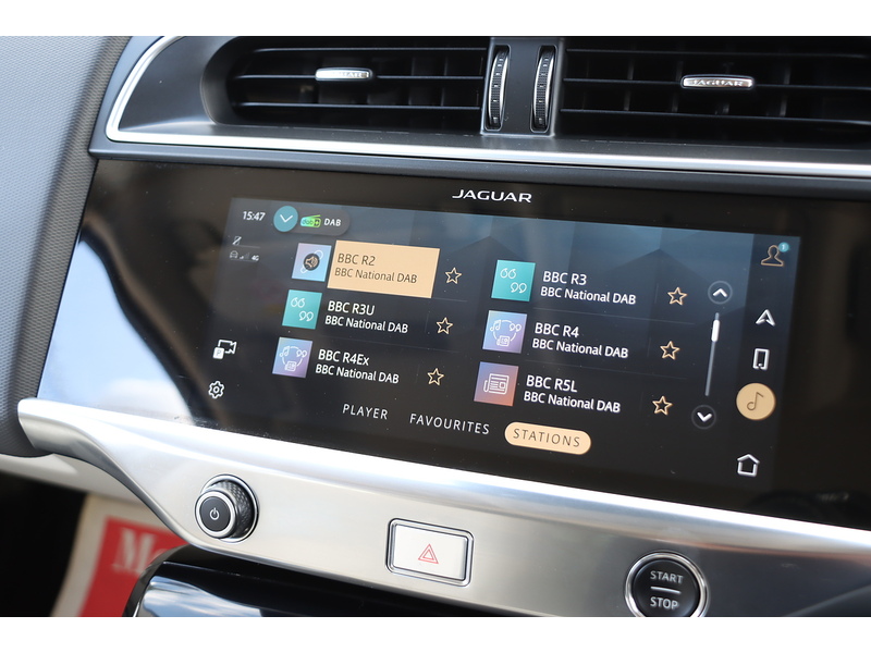 Jaguar 400 90KWH HSE SUV 5DR ELECTRIC 4WD AUTO HEATED SEATS SAT NAV BLUETOOTH DAB STEREO APPLE CARPLAY REAR CAMERA PARKING AIDS JUST 2 OWNERS 41000 MILES FSH 72-74 Mitcham Road