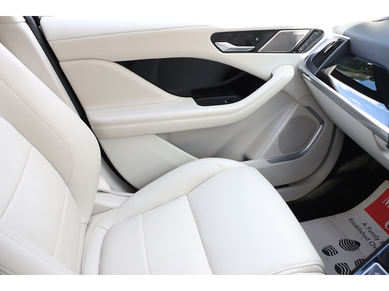 Jaguar 400 90KWH HSE SUV 5DR ELECTRIC 4WD AUTO HEATED SEATS SAT NAV BLUETOOTH DAB STEREO APPLE CARPLAY REAR CAMERA PARKING AIDS JUST 2 OWNERS 41000 MILES FSH 72-74 Mitcham Road