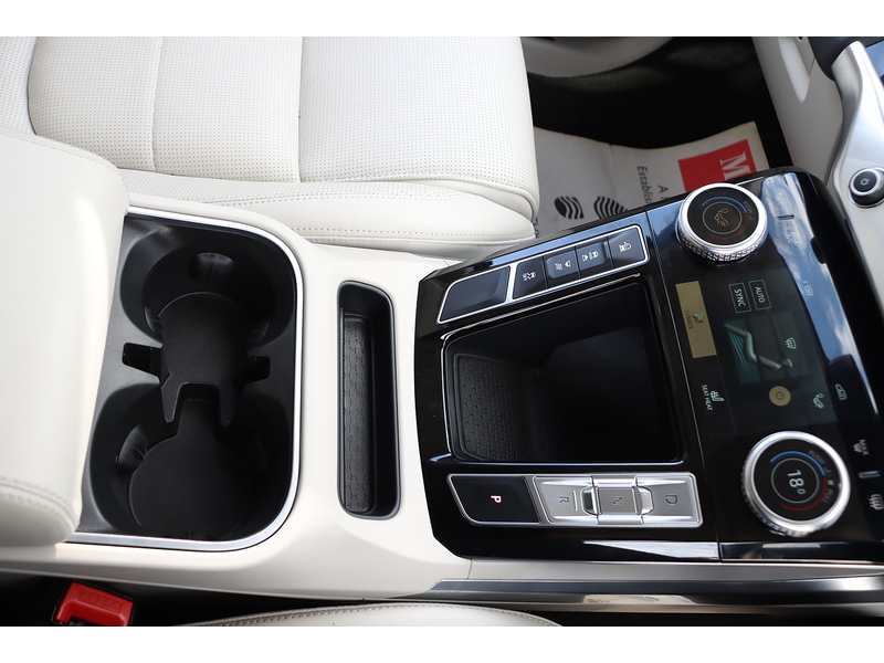 Jaguar 400 90KWH HSE SUV 5DR ELECTRIC 4WD AUTO HEATED SEATS SAT NAV BLUETOOTH DAB STEREO APPLE CARPLAY REAR CAMERA PARKING AIDS JUST 2 OWNERS 41000 MILES FSH 72-74 Mitcham Road