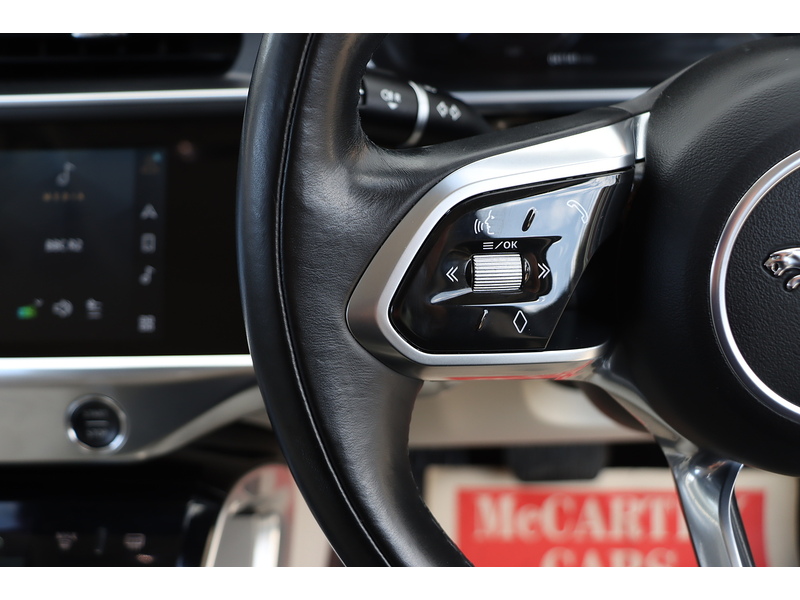 Jaguar 400 90KWH HSE SUV 5DR ELECTRIC 4WD AUTO HEATED SEATS SAT NAV BLUETOOTH DAB STEREO APPLE CARPLAY REAR CAMERA PARKING AIDS JUST 2 OWNERS 41000 MILES FSH 72-74 Mitcham Road