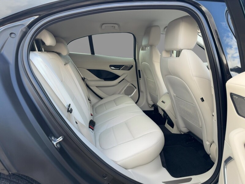 Jaguar 400 90KWH HSE SUV 5DR ELECTRIC 4WD AUTO HEATED SEATS SAT NAV BLUETOOTH DAB STEREO APPLE CARPLAY REAR CAMERA PARKING AIDS JUST 2 OWNERS 41000 MILES FSH 72-74 Mitcham Road