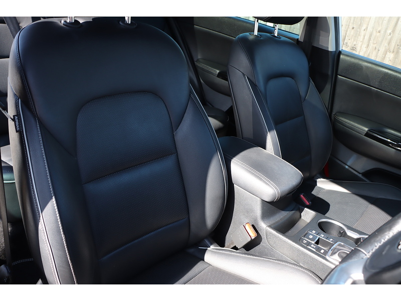 Kia 1.6 T-GDI 4 SUV 5DR PETROL DCT AWD AUTO SUNROOF HEATED SEATS SAT NAV BLUETOOTH APPLE CARPLAY REAR & 360 CAMERA PARKING AIDS 75000 MILES FSH 6 SERVICES 72-74 Mitcham Road