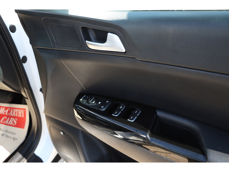 Kia 1.6 T-GDI 4 SUV 5DR PETROL DCT AWD AUTO SUNROOF HEATED SEATS SAT NAV BLUETOOTH APPLE CARPLAY REAR & 360 CAMERA PARKING AIDS 75000 MILES FSH 6 SERVICES 72-74 Mitcham Road